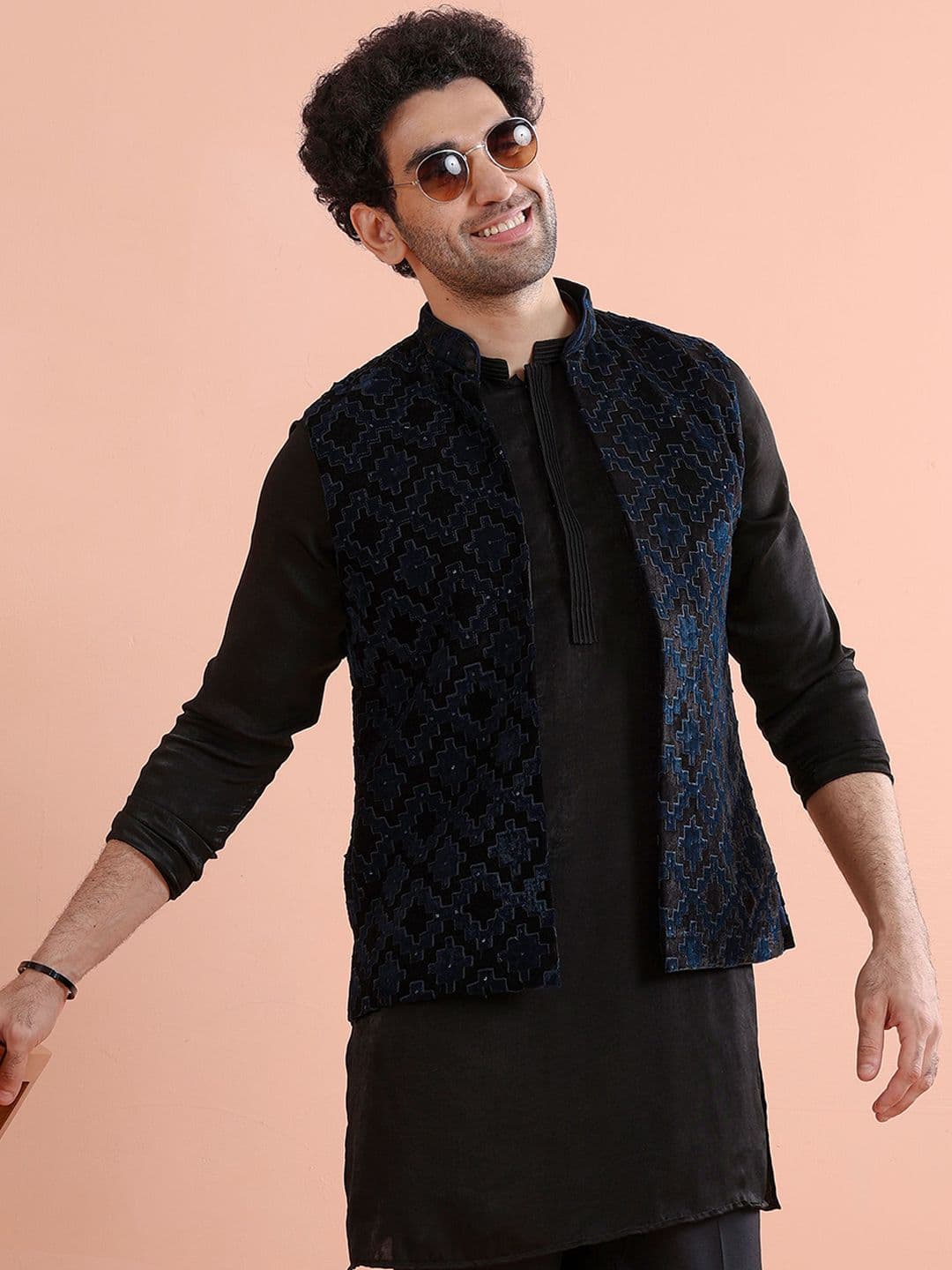 KISAH Textured Men Geometric Embroidered Sequinned Nehru Jacket - view 1