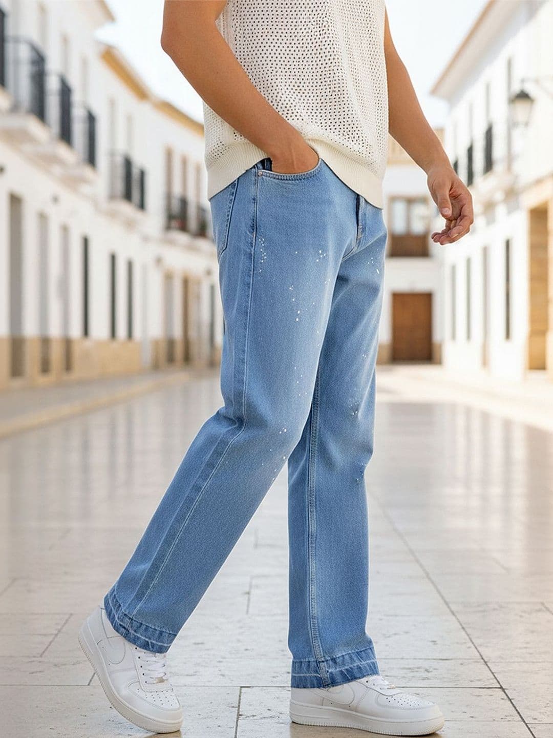 Bewakoof Men Light Blue Washed Straight Fit Mid-Rise Jeans - view 1