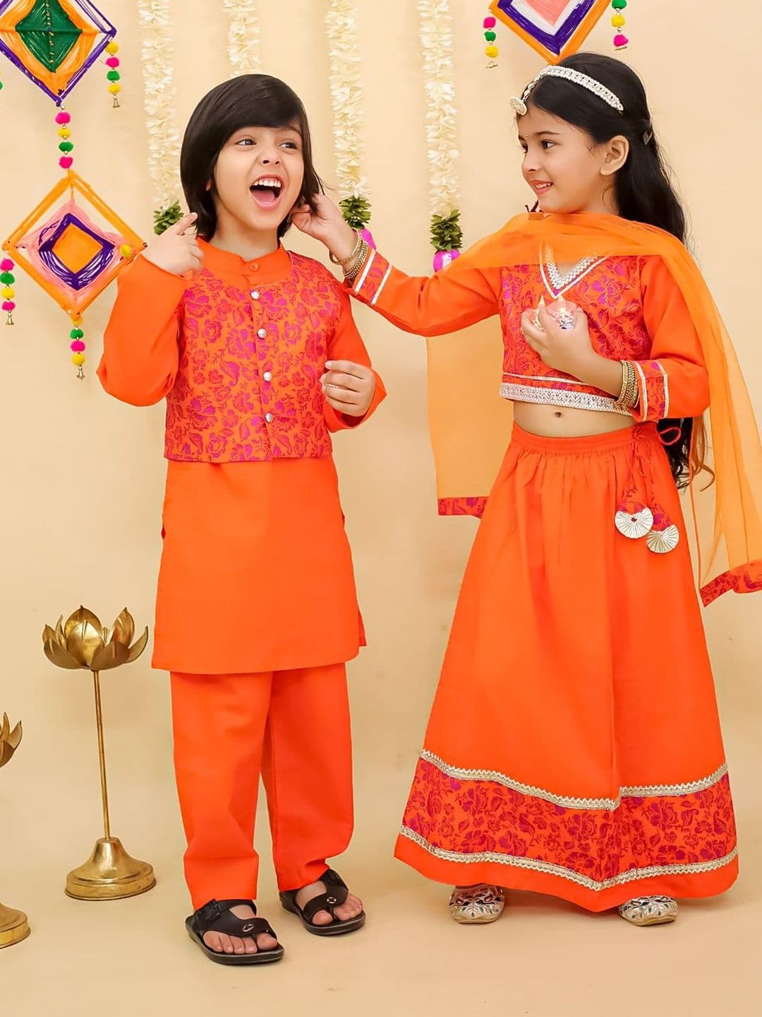 JUNITOS Girls Embellished Foil Print Ready to Wear Lehenga & Blouse With Dupatta - view 1