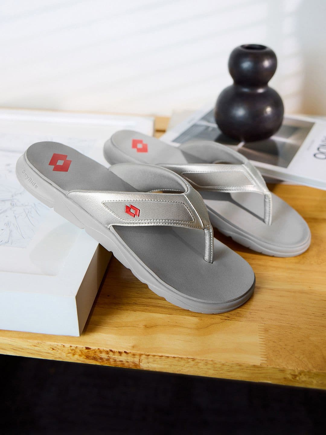Lotto Men Evermove Silver Flip Flops - view 1