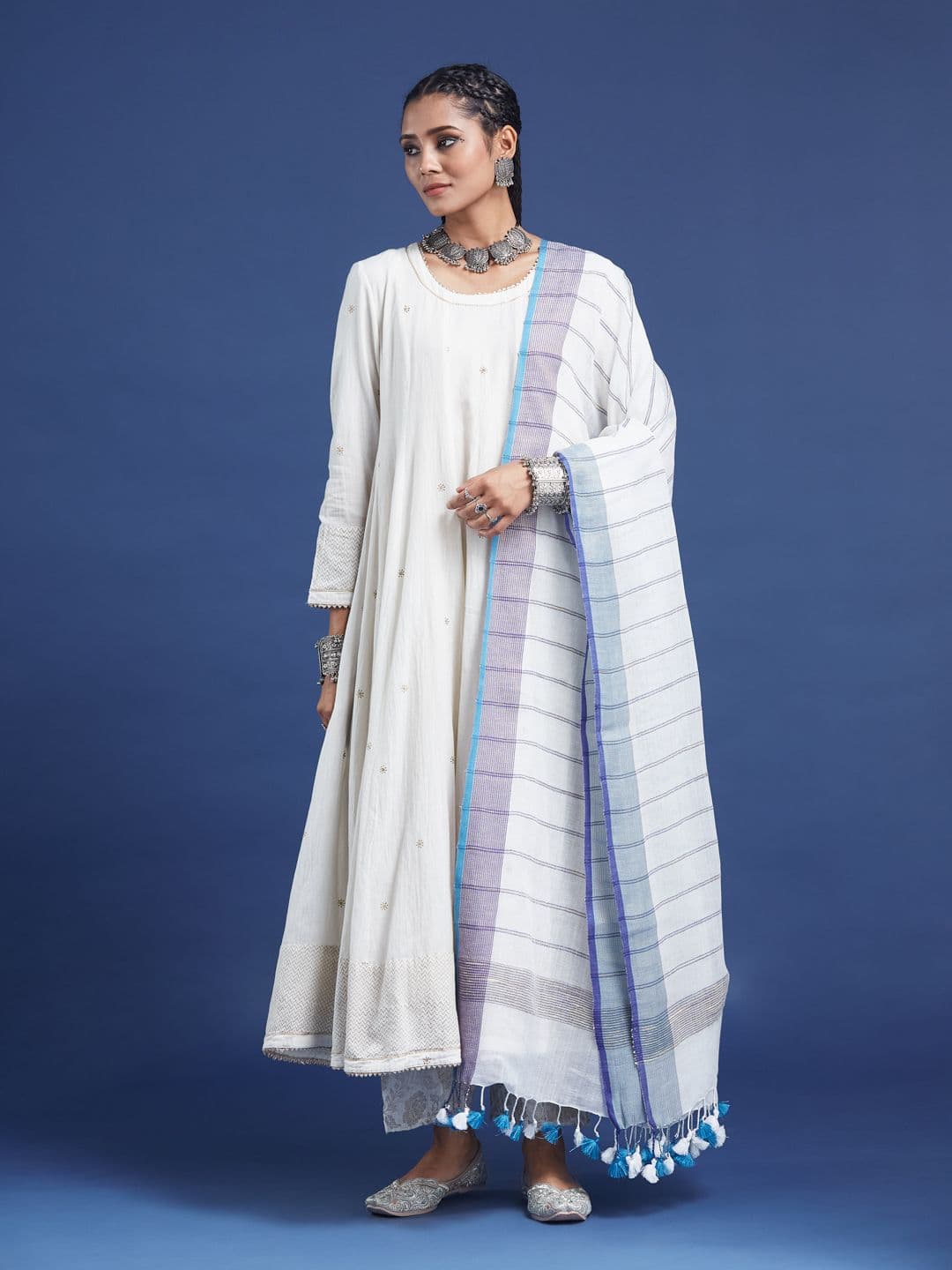 Taavi Striped Traditional Bengali Style Cotton Linen Dupatta With Pom Pom Tassels - view 1