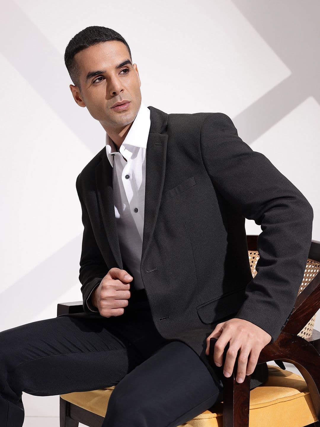 INVICTUS Slim Fit Textured Notched Lapel Collar Single-Breasted Formal Blazer - view 1
