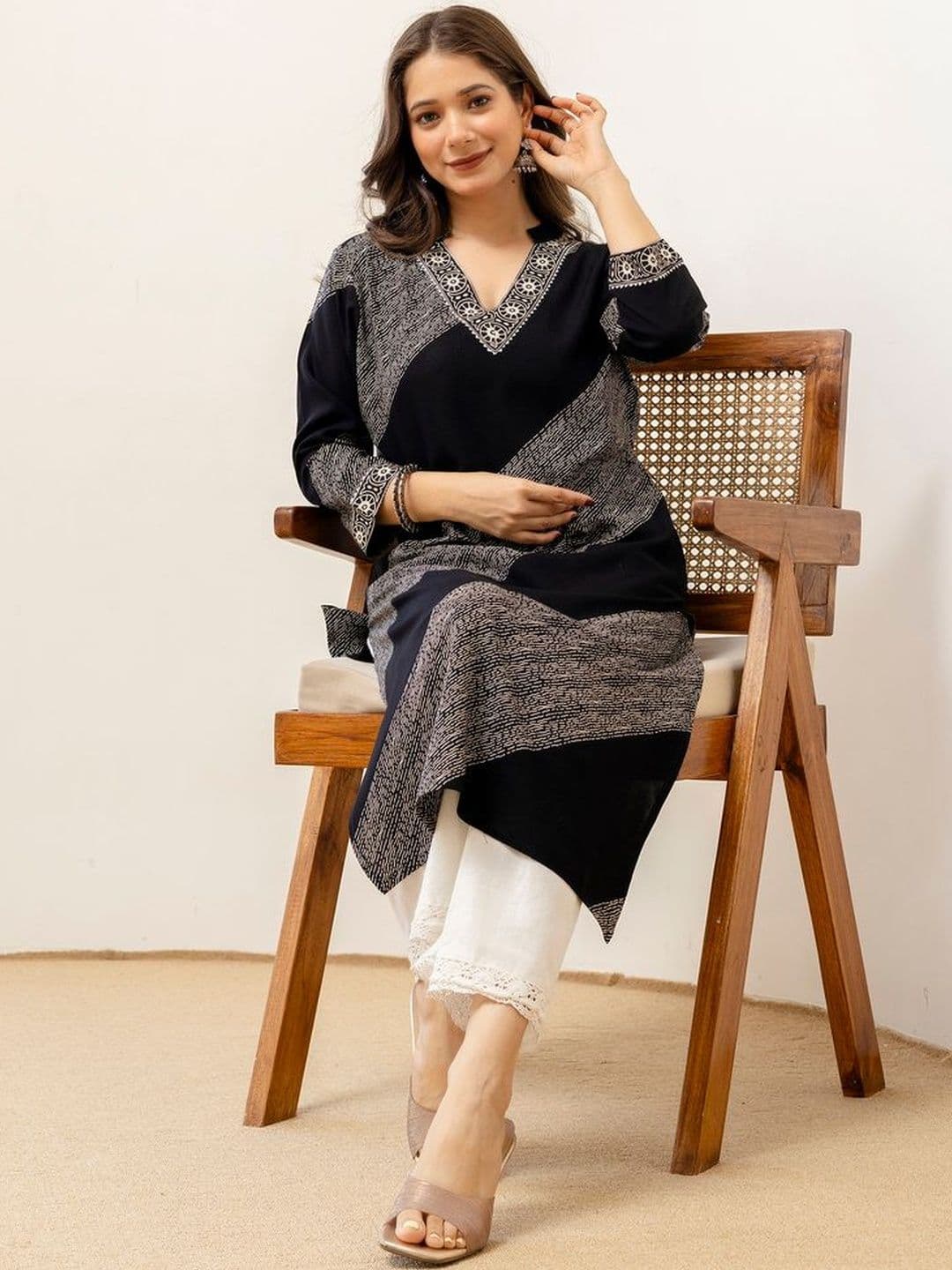DRESSAR Women Printed Floral Kurta - view 1