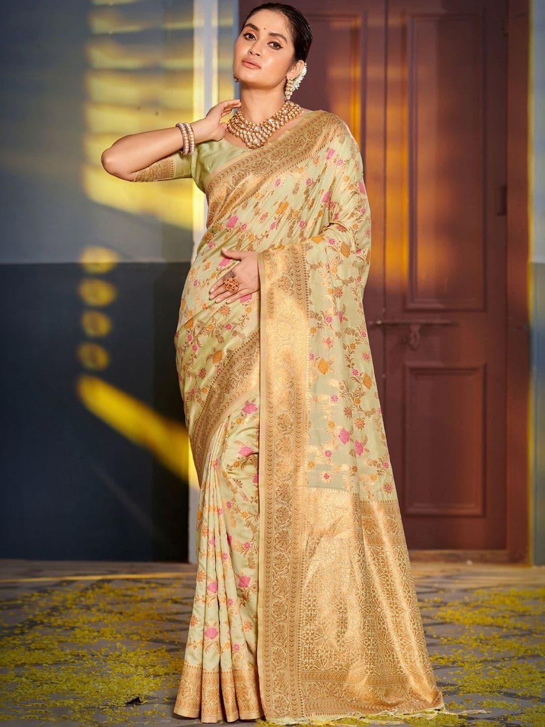Sutriti Floral Zari Silk Blend Heavy Work Banarasi Saree - view 1