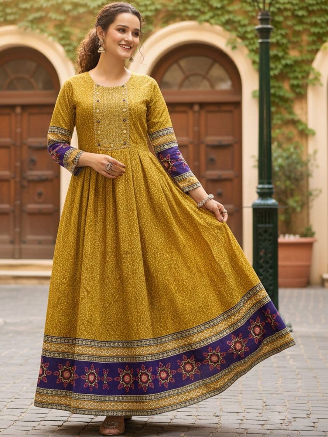 ARADHNA Women Paisley Printed Thread Work Anarkali Kurta - view 1