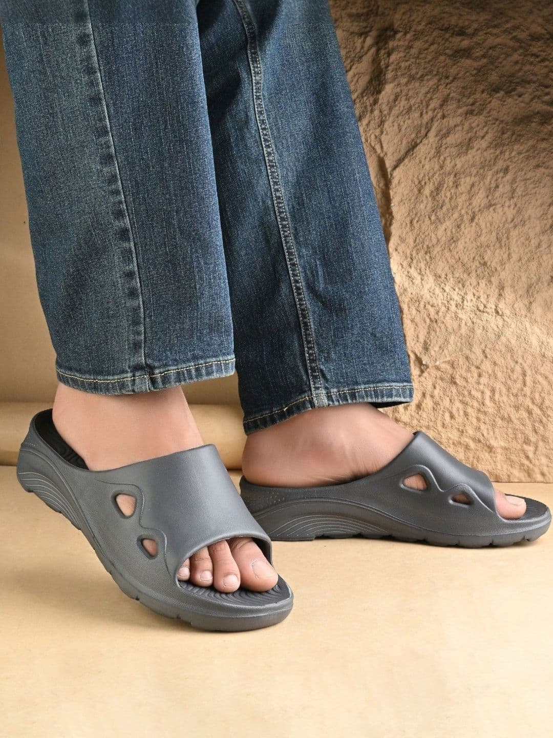 Slipover Men Sliders - view 1