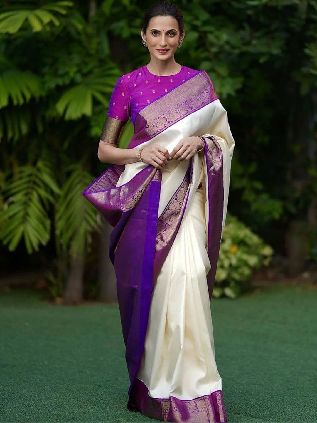 Rujave Woven Design Zari Silk Blend Kanjeevaram Saree - view 1