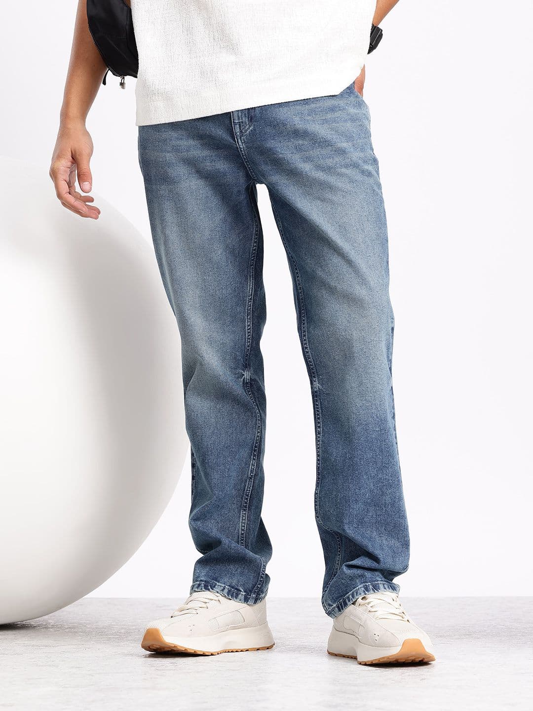 Aeropostale Men Relaxed Fit Mid-Rise Light Fade Stretchable Jeans - view 1