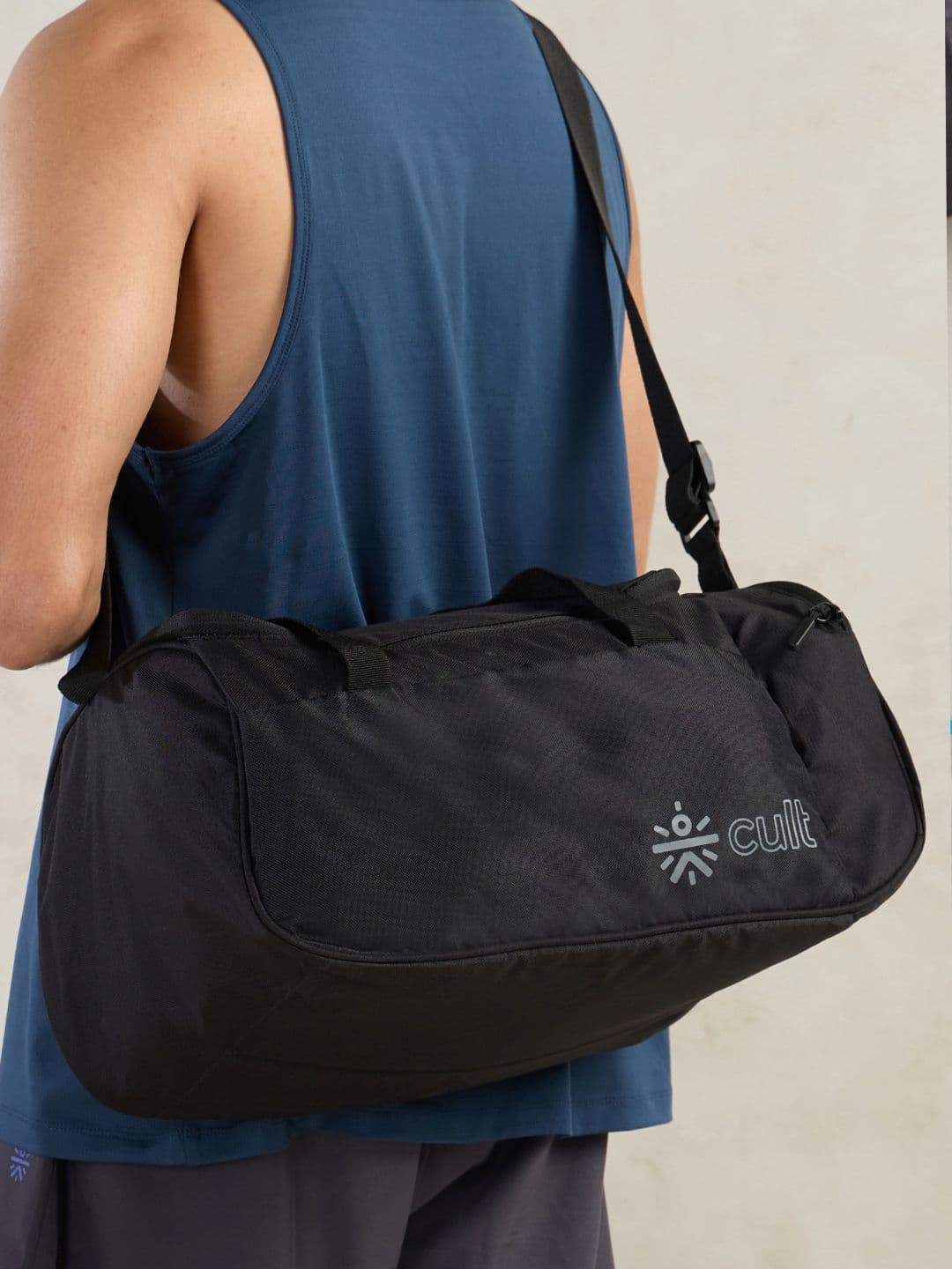 CULT 25 Litre Gym/Duffle Bag with Side Pocket & Shoulder Strap Comfortable Handle Black - view 1