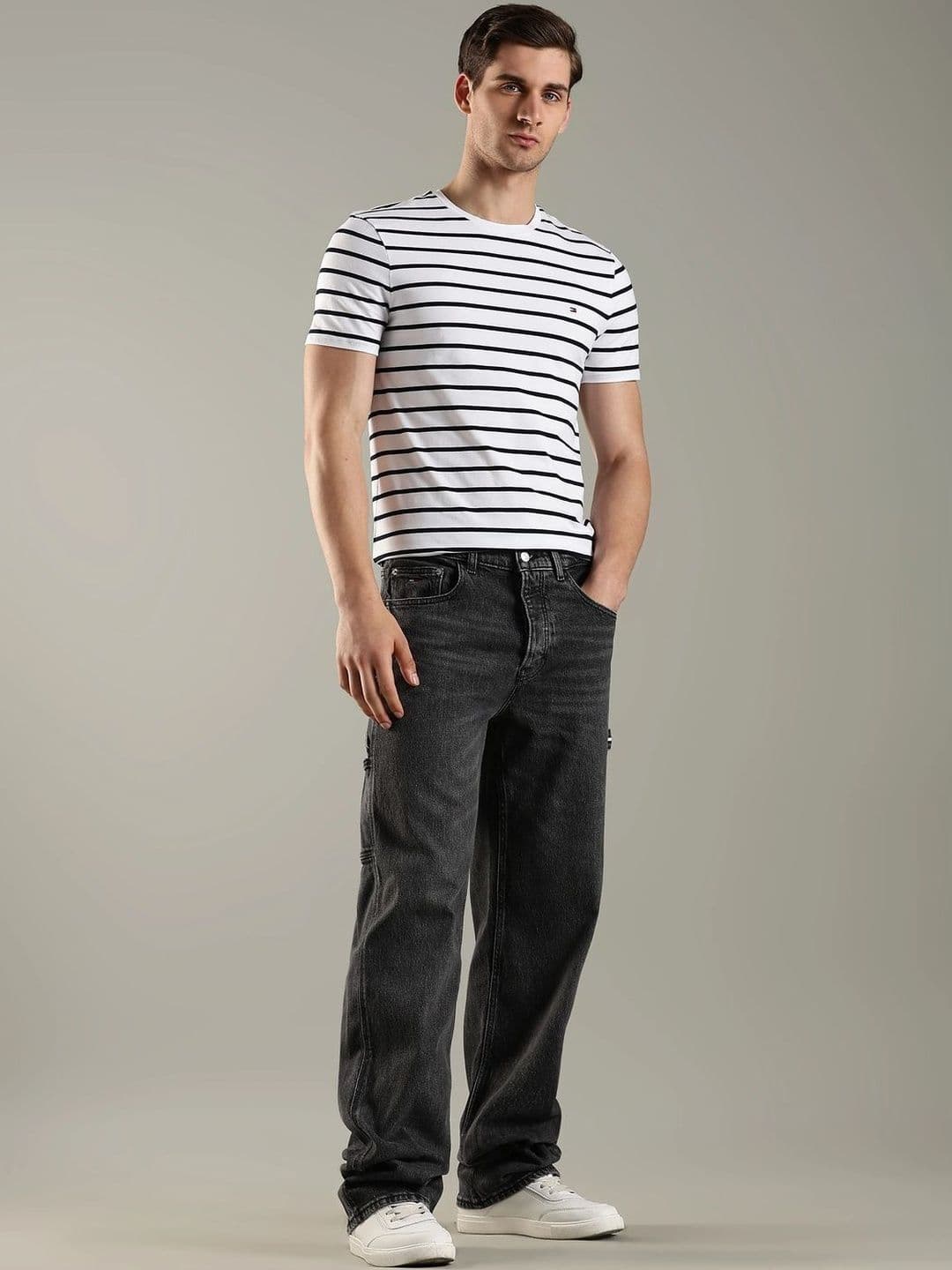 Tommy Hilfiger Men Relaxed Fit Mid-Rise Light Fade Jeans - view 1
