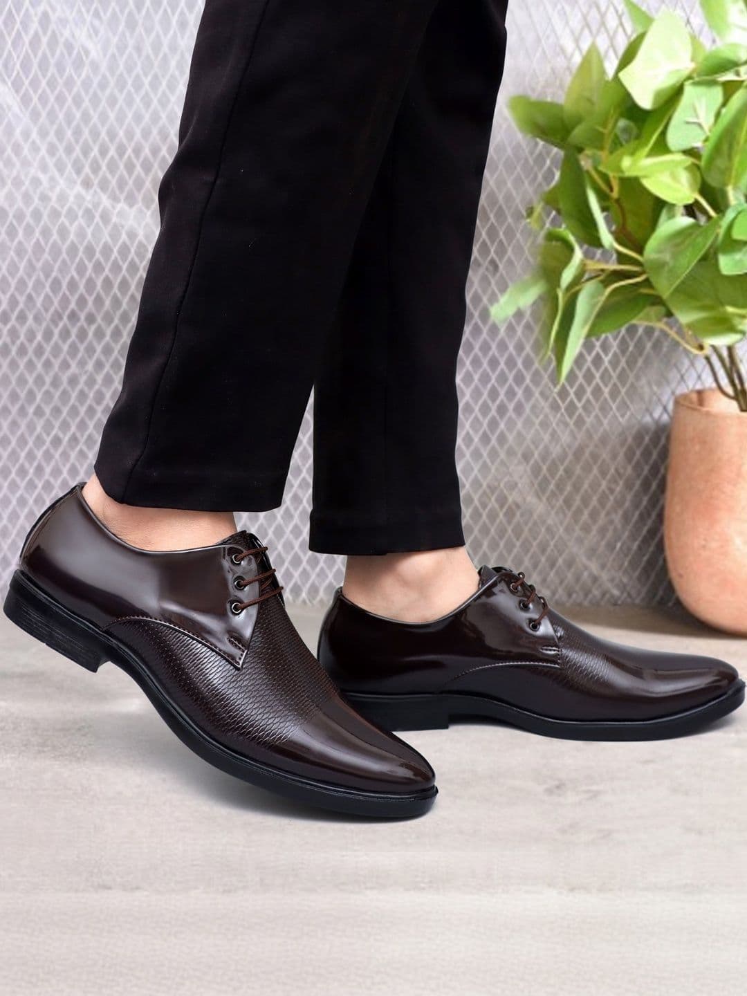 SHUAN Men Textured Round Toe Formal Derbys - view 1