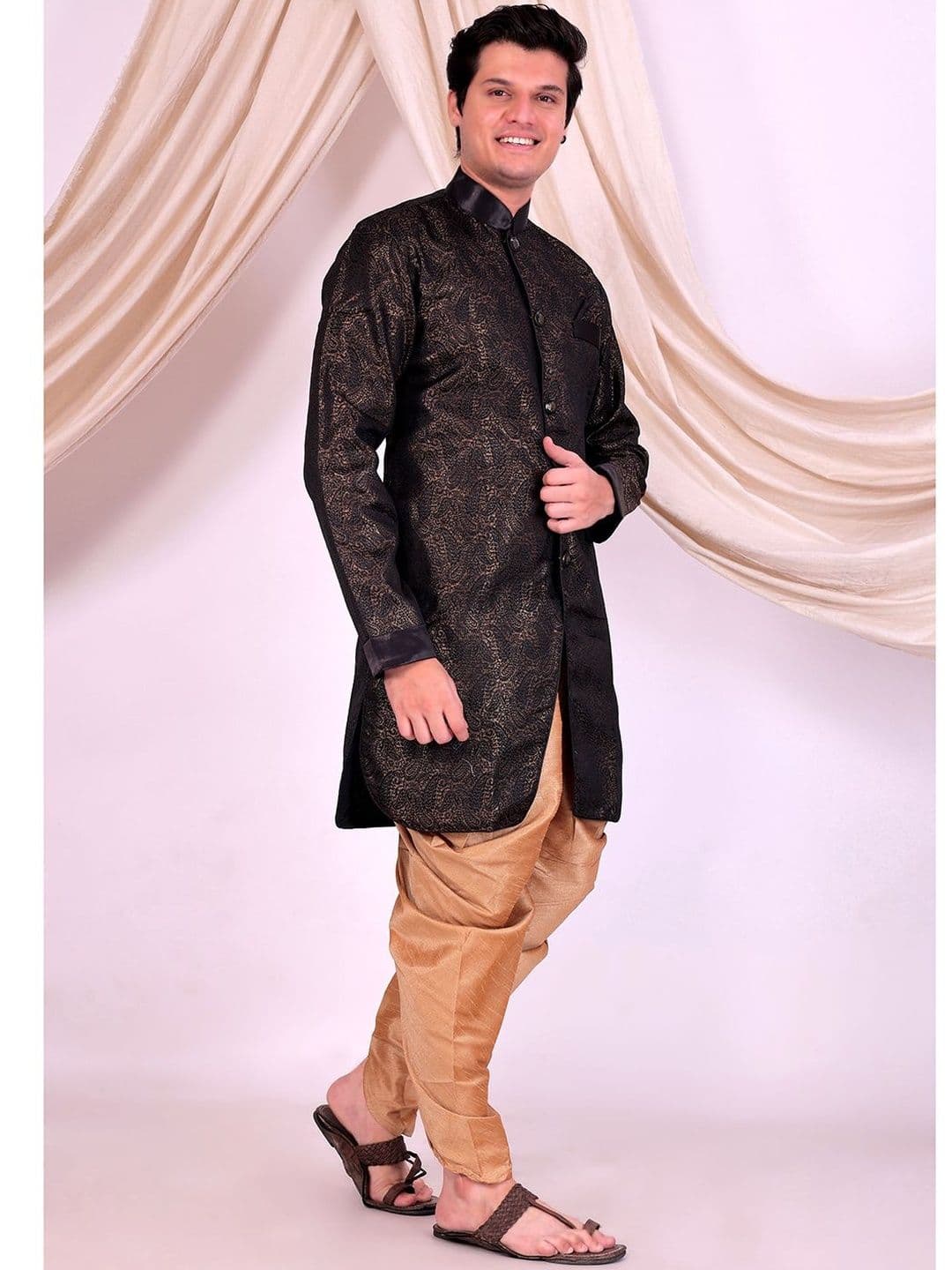 Desibutik Embroidered Mandarin Collar Sherwani