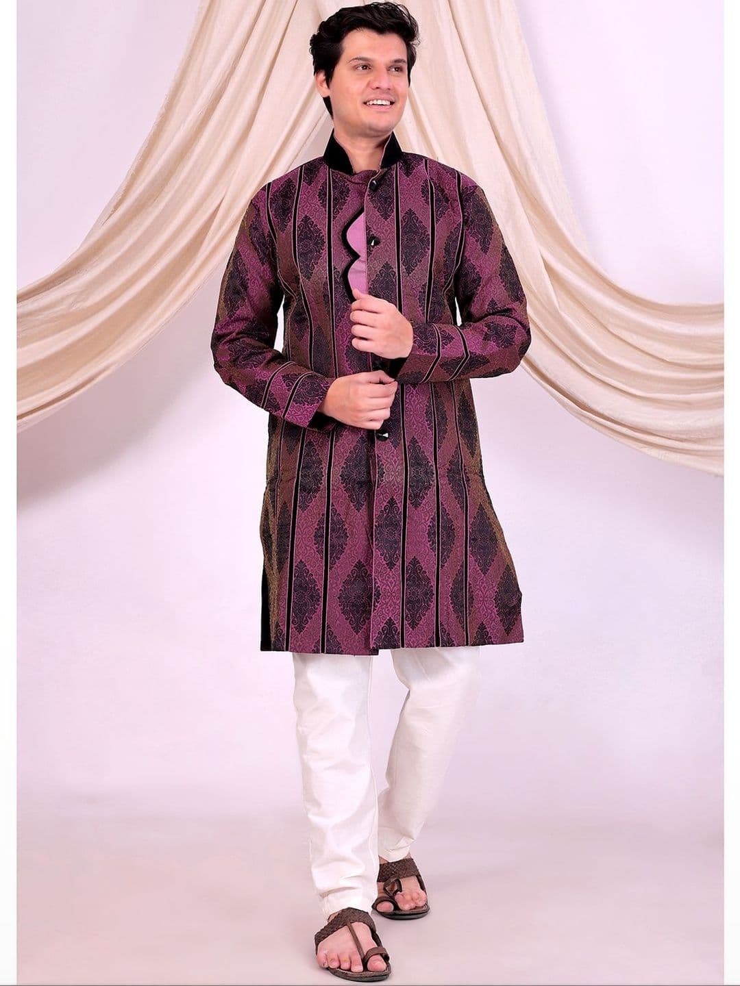 Desibutik Embroidered Mandarin Collar Sherwani