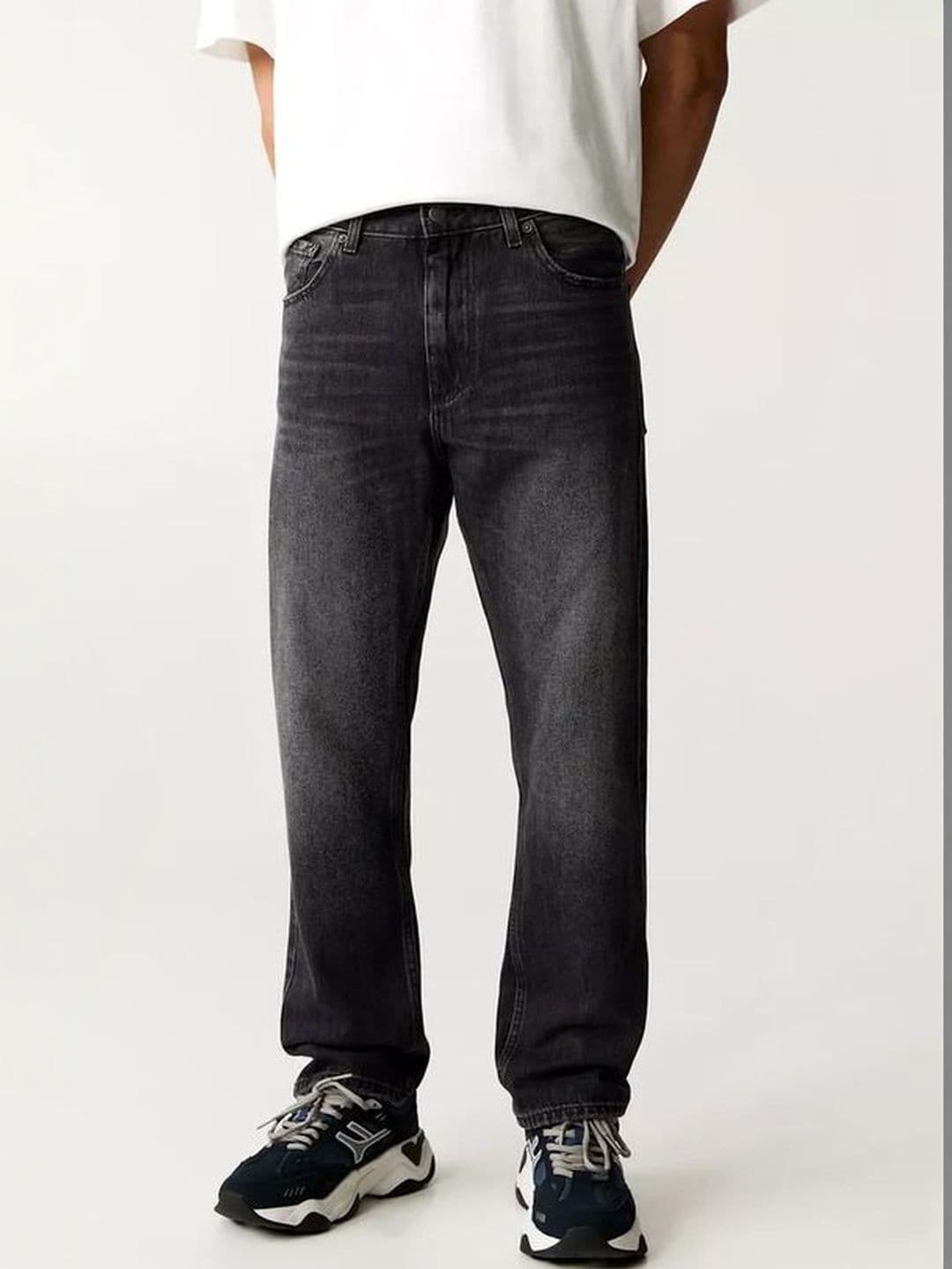 Off Duty India Men Straight Fit Mid-Rise Low Distress Light Fade Jeans - view 1