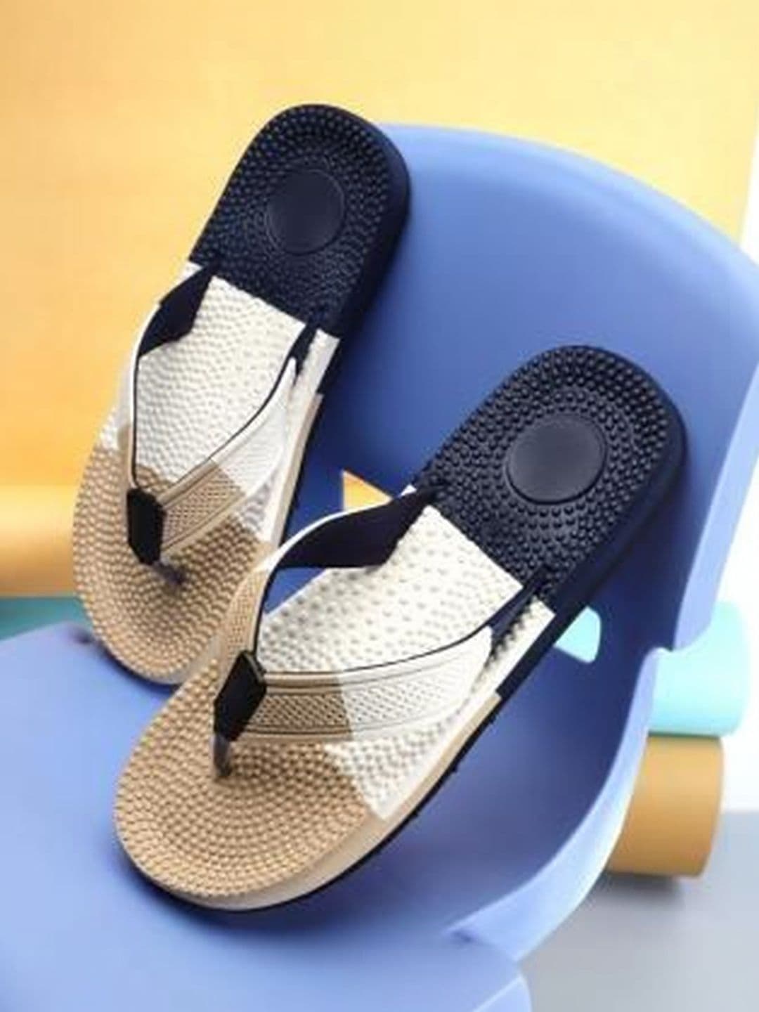 glitchez Men Colourblocked Thong Flip-Flops - view 1