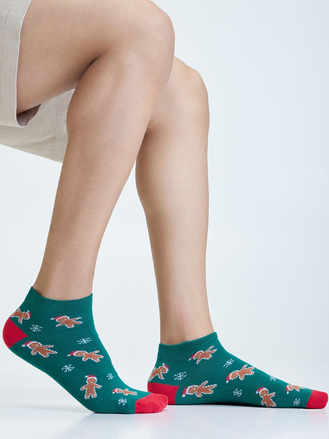 Mint & Oak Men Green & Red Gingerbread Patterned Above Ankle-Length Socks - view 1