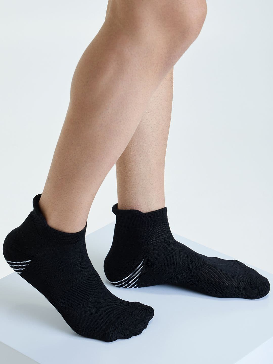 Mint & Oak Men Black Solid Pure Bamboo Cotton Socks - view 1