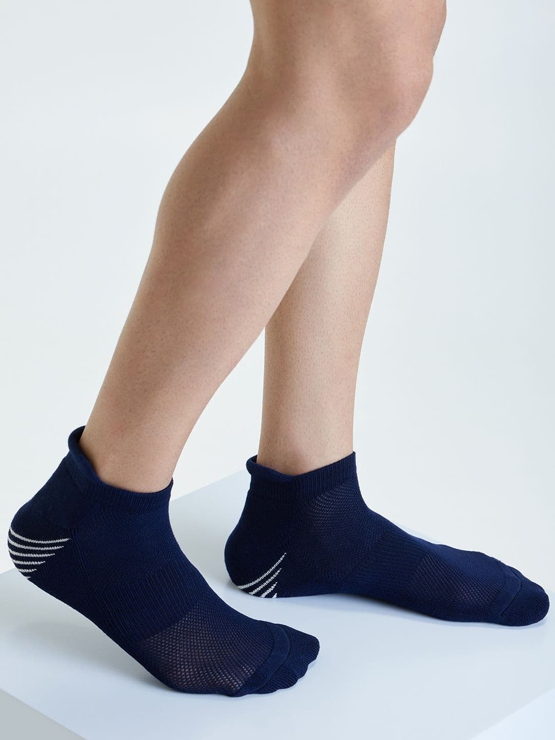 Mint & Oak Men Navy Blue & White Striped Moisture Wicking amboo Ankle Length Socks - view 1