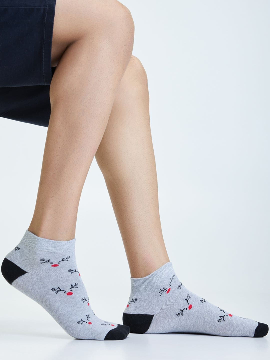 Mint & Oak Men Grey & Black Rudolph Print Ankle Length Socks - view 1