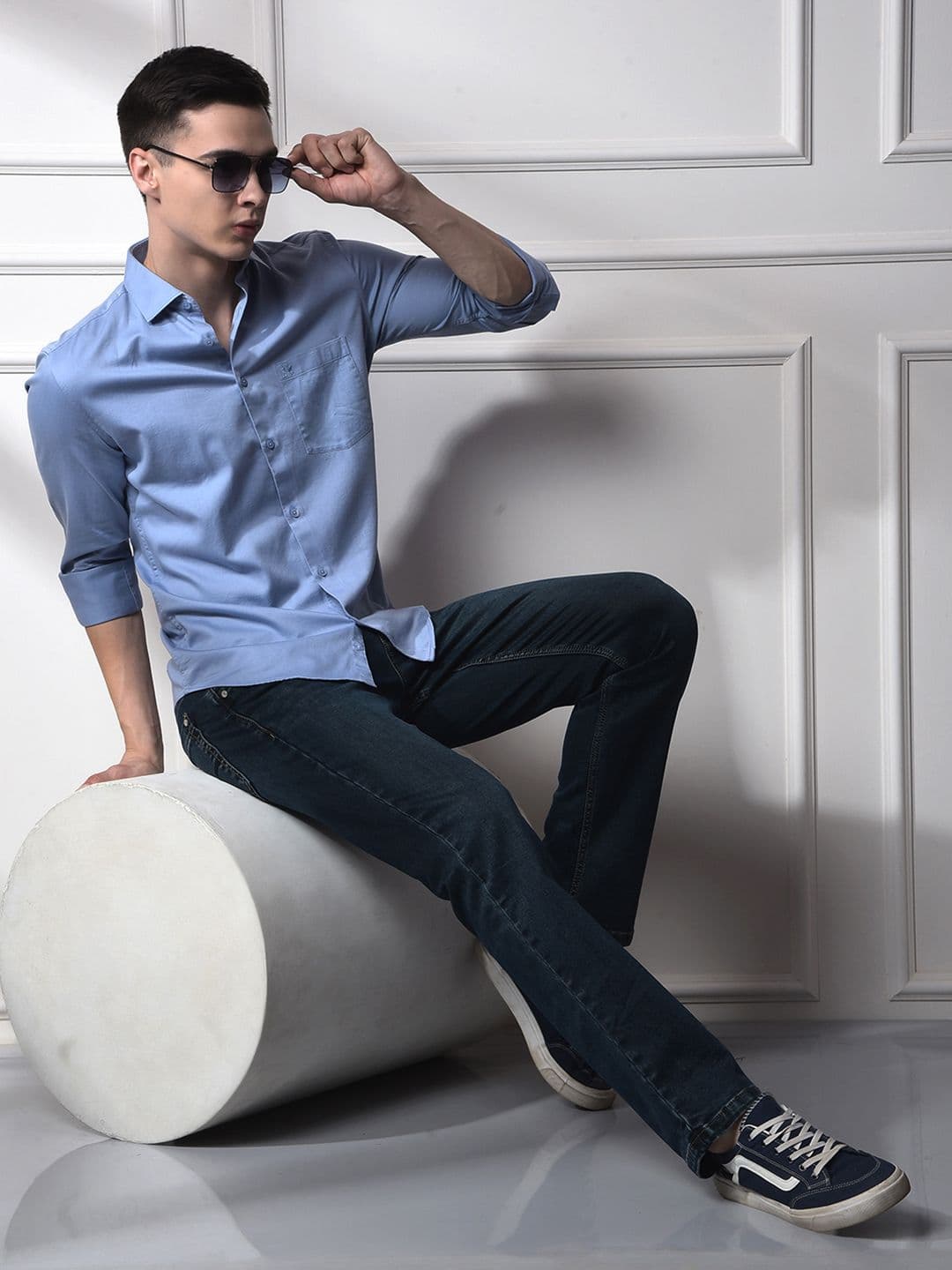 Crimsoune Club Men Straight Fit Mid-Rise Stretchable Jeans - view 1
