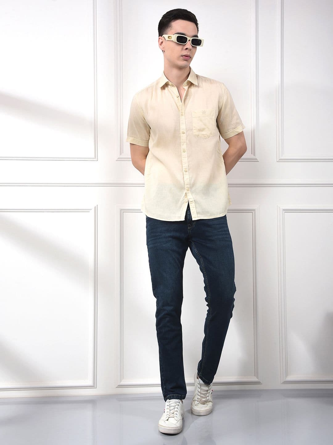 Crimsoune Club Men Slim Fit Mid-Rise Light Fade Stretchable Jeans - view 1