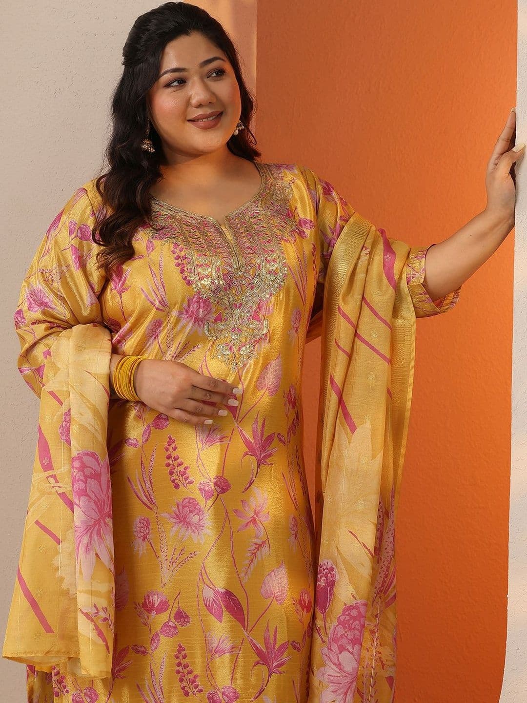 Extra Love By Libas Plus Size Floral Printed Regular Kurta with Palazzos & With Dupatta - view 1
