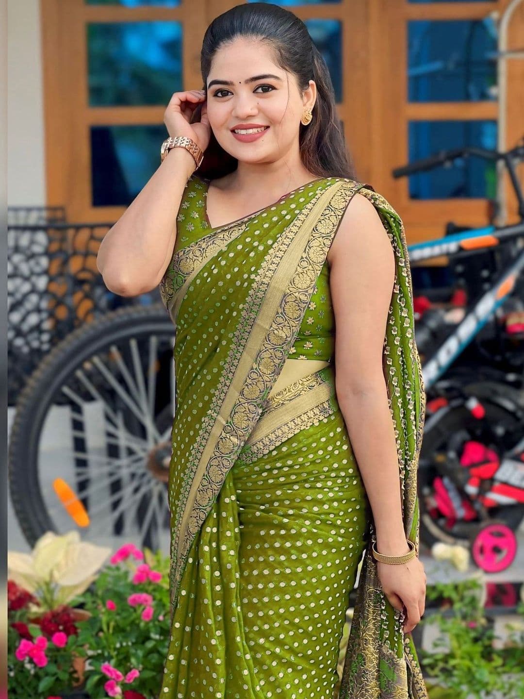 Shriyangan Ethnic Motifs Woven Design Zari Kanjeevaram Saree - view 1