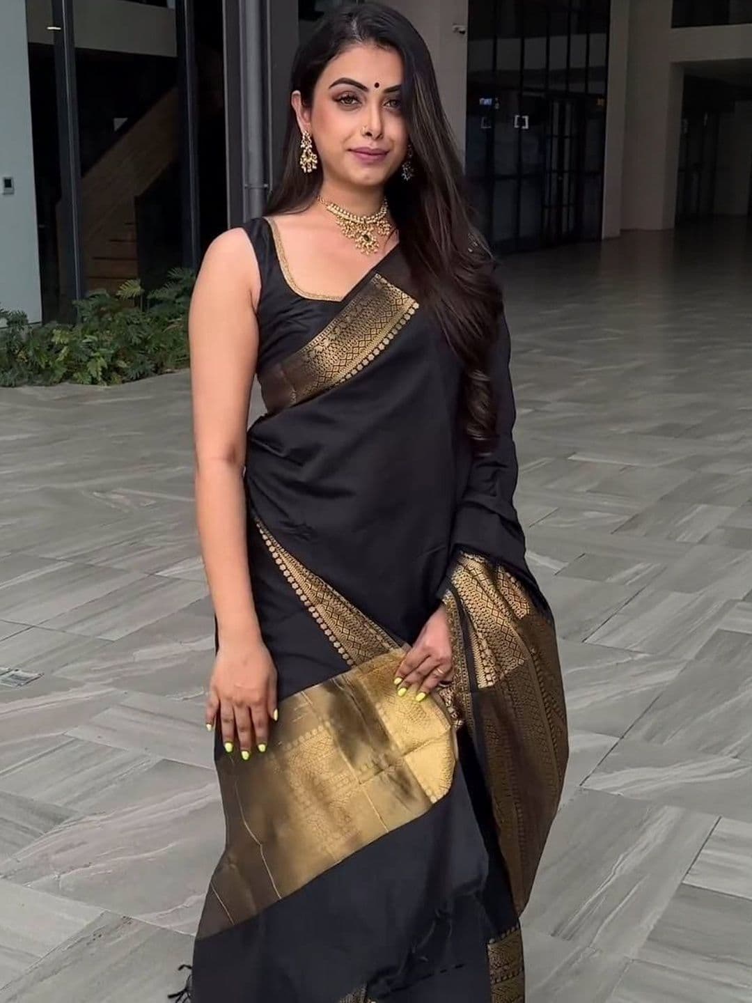 THE AQUARIUS Woven Design Zari Border Saree With An Unstitched Blouse Piece - view 1