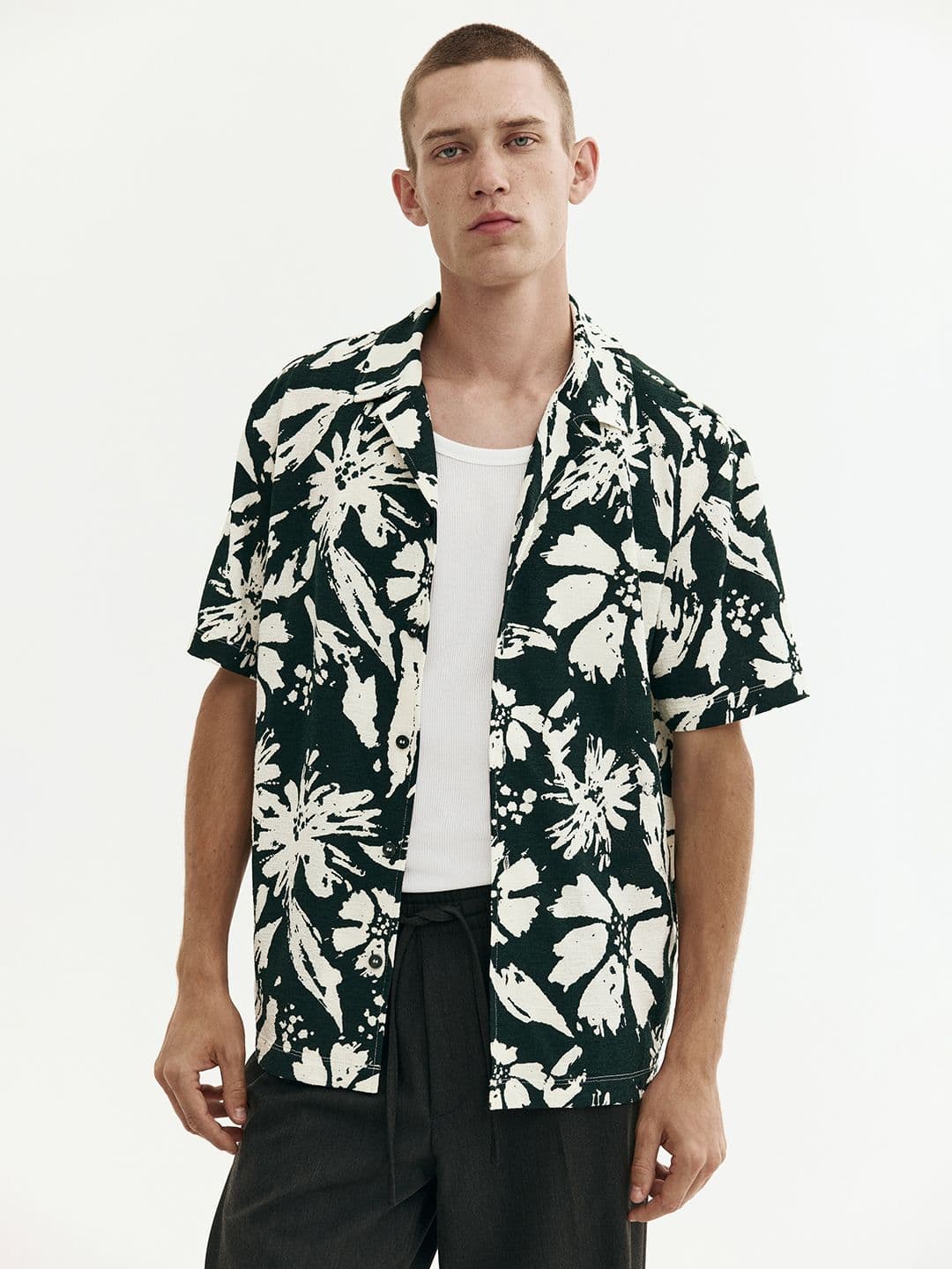 H&M Men Regular Fit Jacquard Resort Shirt - view 1