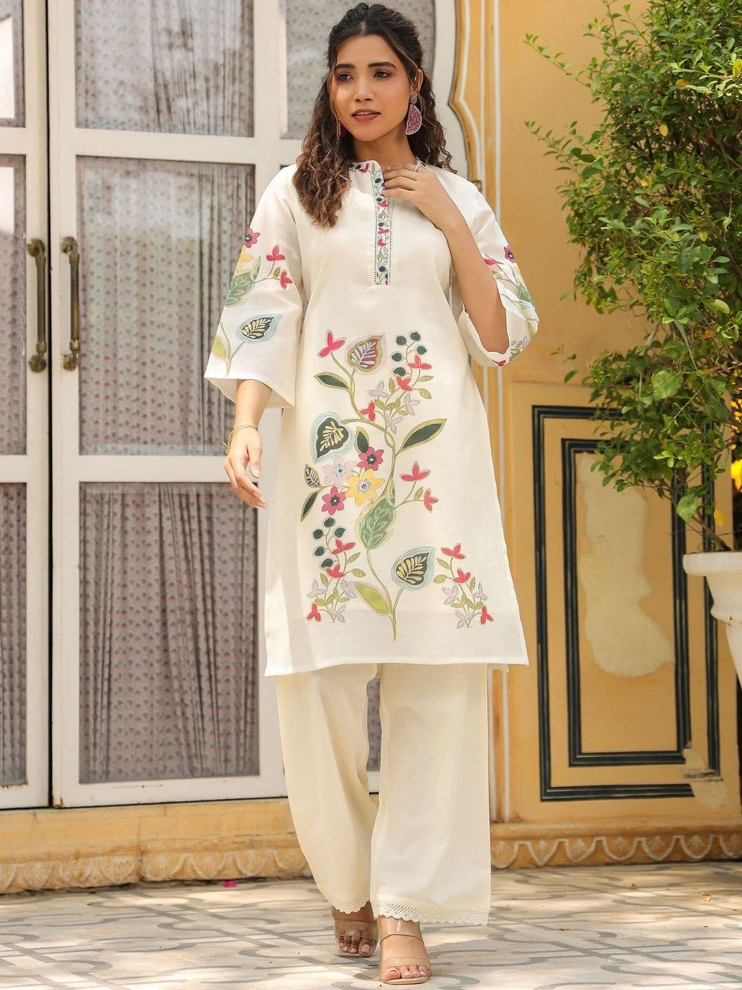 AARAAS Floral Printed Mandarin Collar Linen Straight Kurta With Trousers Co-ords set - view 1
