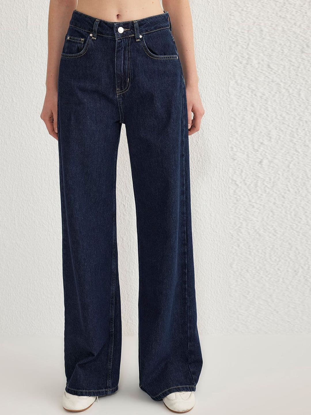 Trendyol Women Straight Fit Low Distress Cotton Jeans - view 1