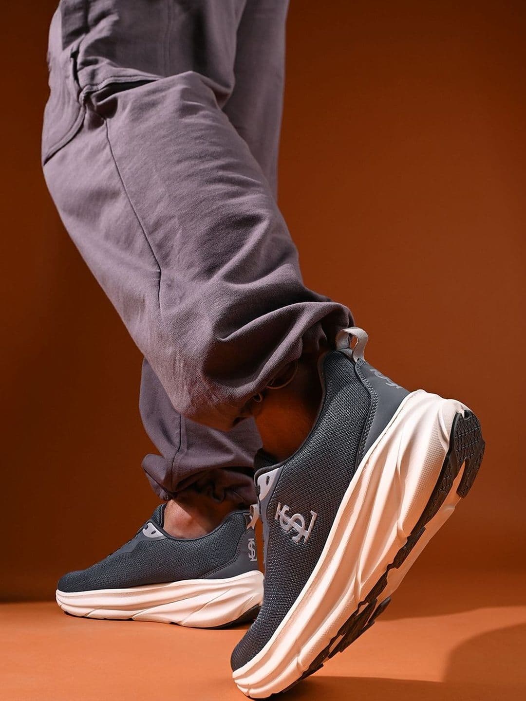LOUIS STITCH Men's Ash Grey Lightweight Athleisure Flyknit Sport Shoes - view 1