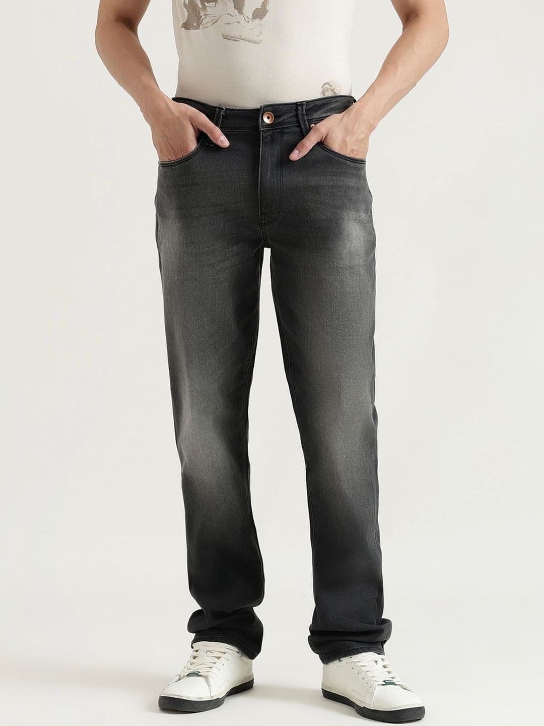 United Colors of Benetton Men Straight Fit Mid-Rise Light Fade Jeans - view 1