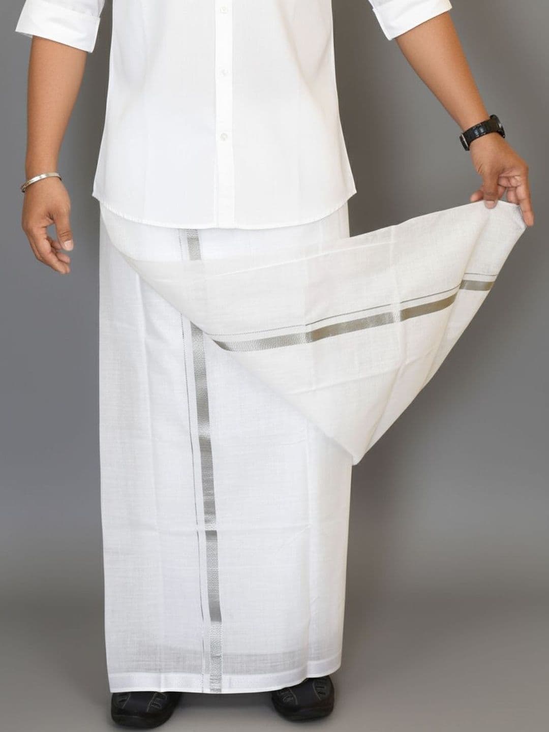 TUNI MANI Men Cotton Zari Border Dhoti - view 1