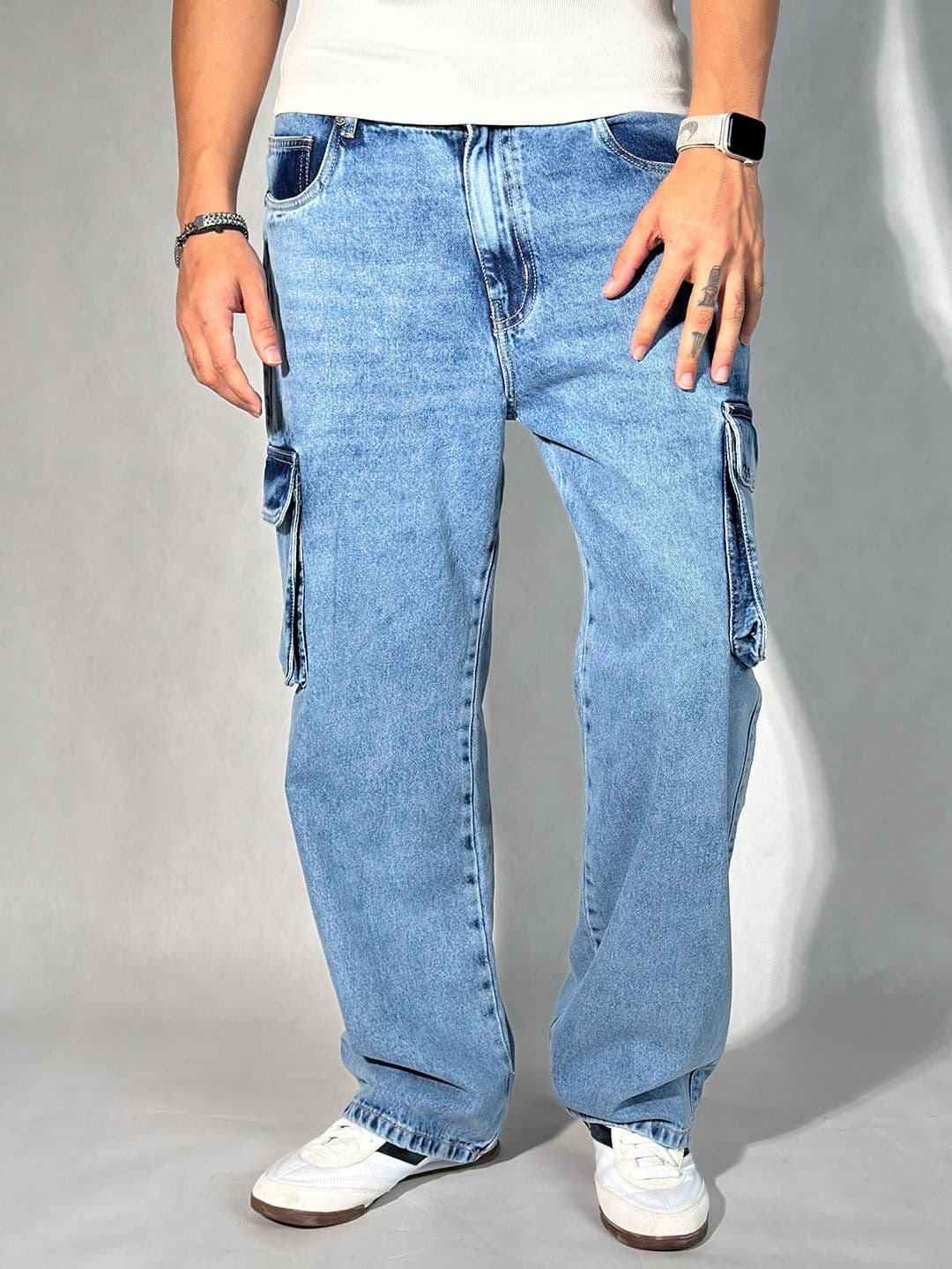Off Duty India Men Blue Baggy Fit Mid-Rise Clean Look Heavy Fade Jeans - view 1