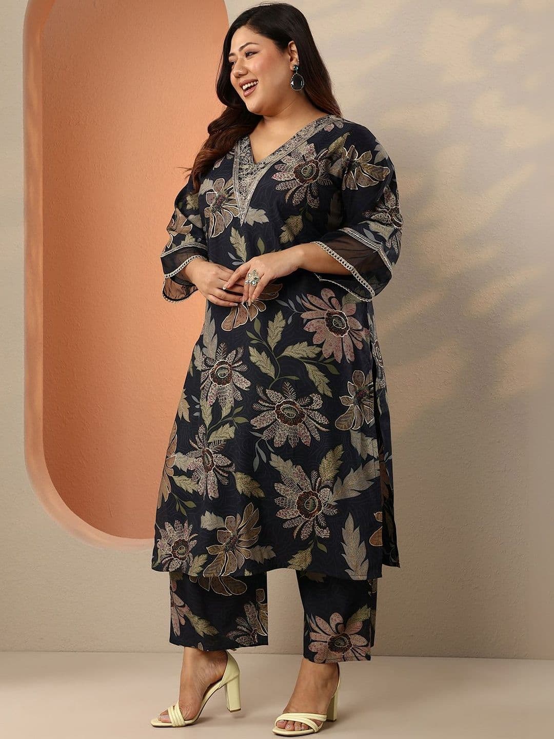 Extra Love By Libas Plus Size Floral Printed Regular Thread Work Kurta with Trousers - view 1
