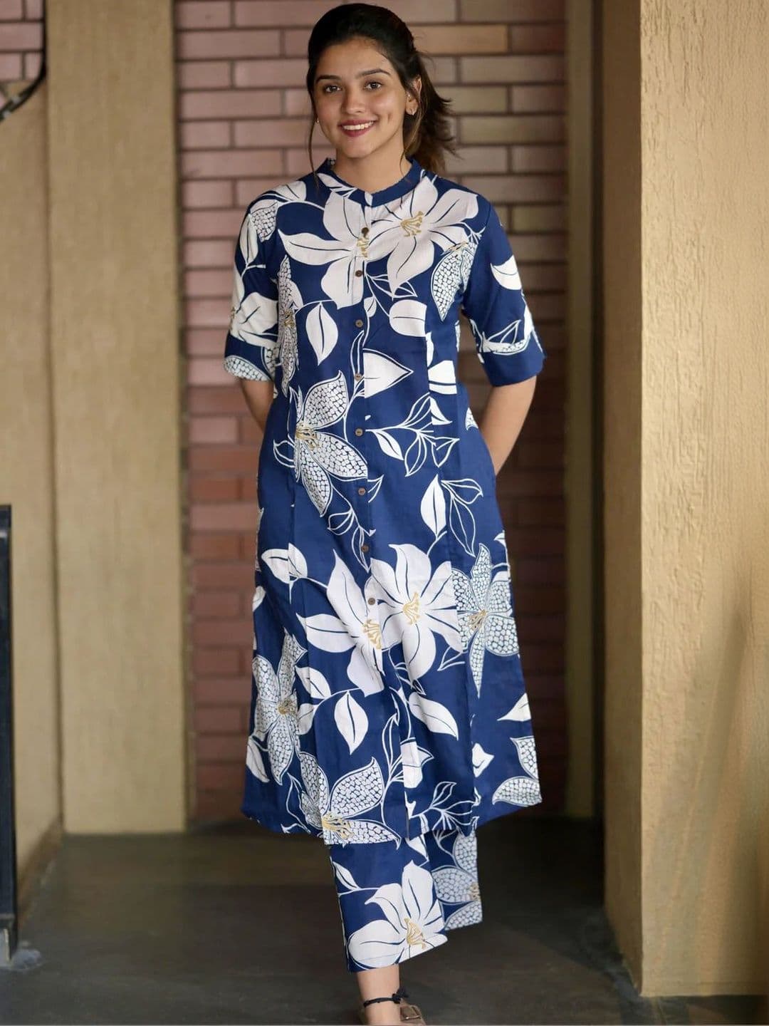MISAYL Women Floral Printed Regular Kurta with Palazzos - view 1