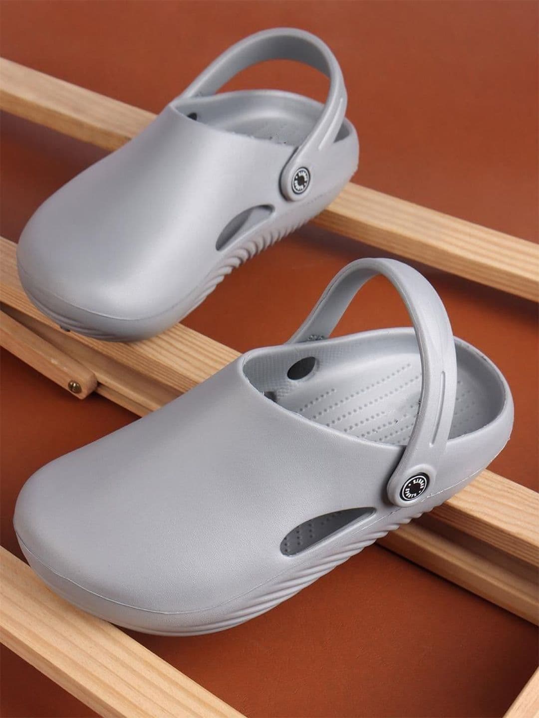 glitchez Men Round Toe Clogs - view 1