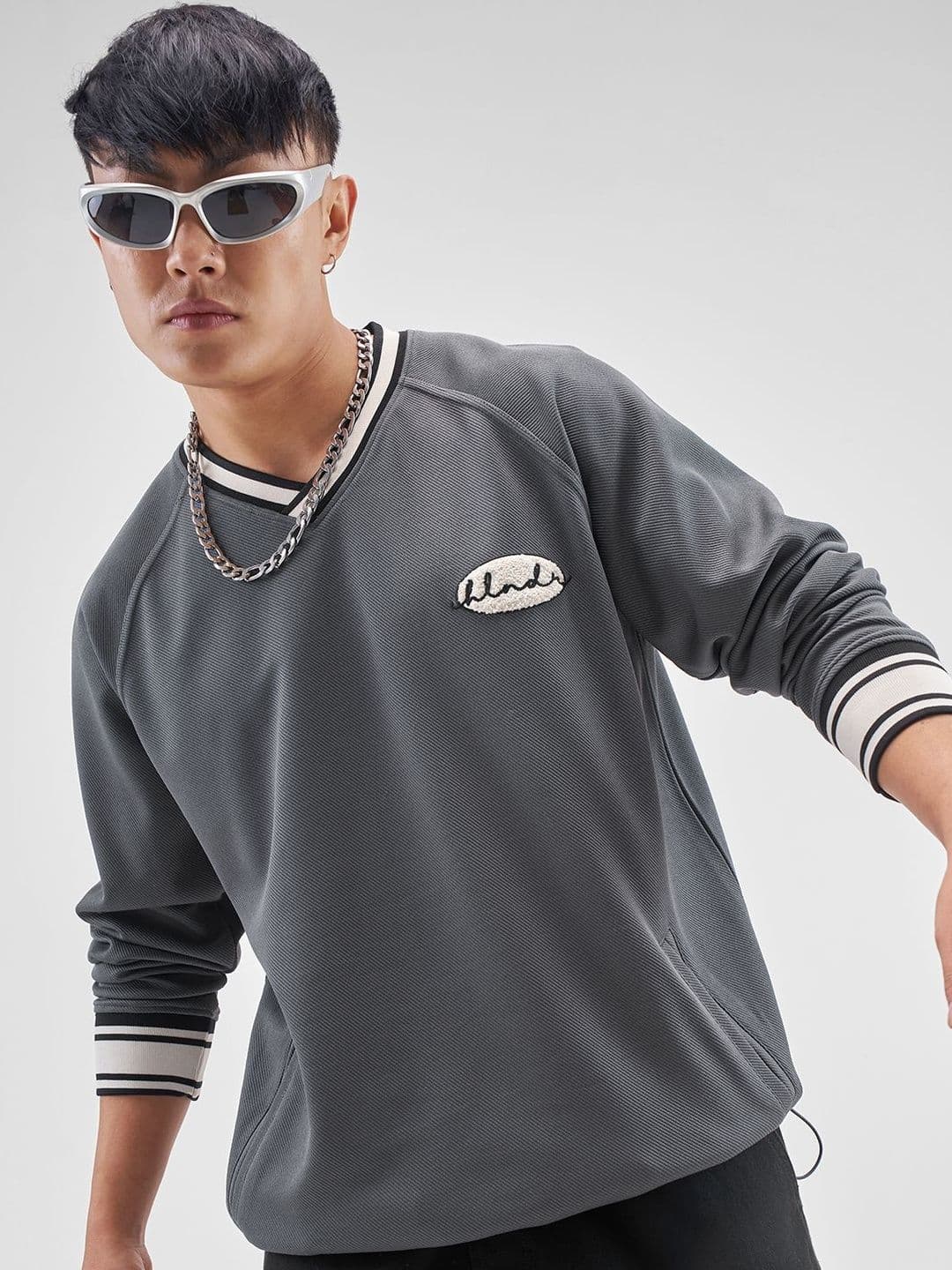 HIGHLANDER Men Brand Logo V-Neck Pockets Oversized T-shirt - view 1