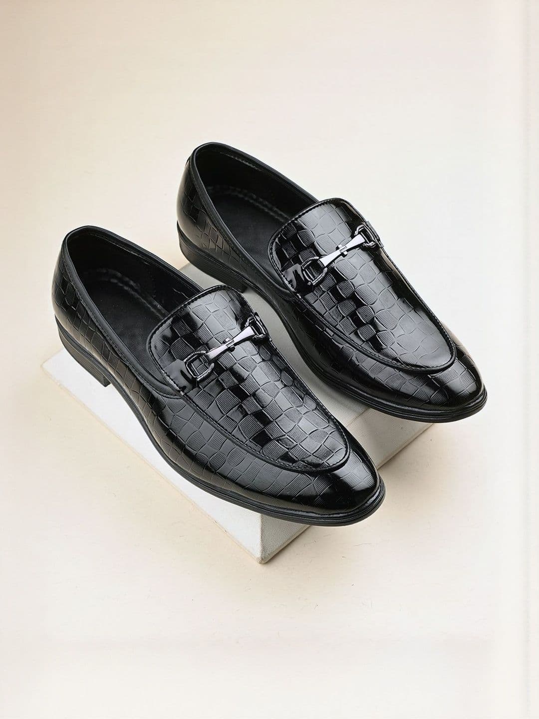 HERE&NOW Men Black Textured PU Round Toe Regular Formal Shoes - view 1