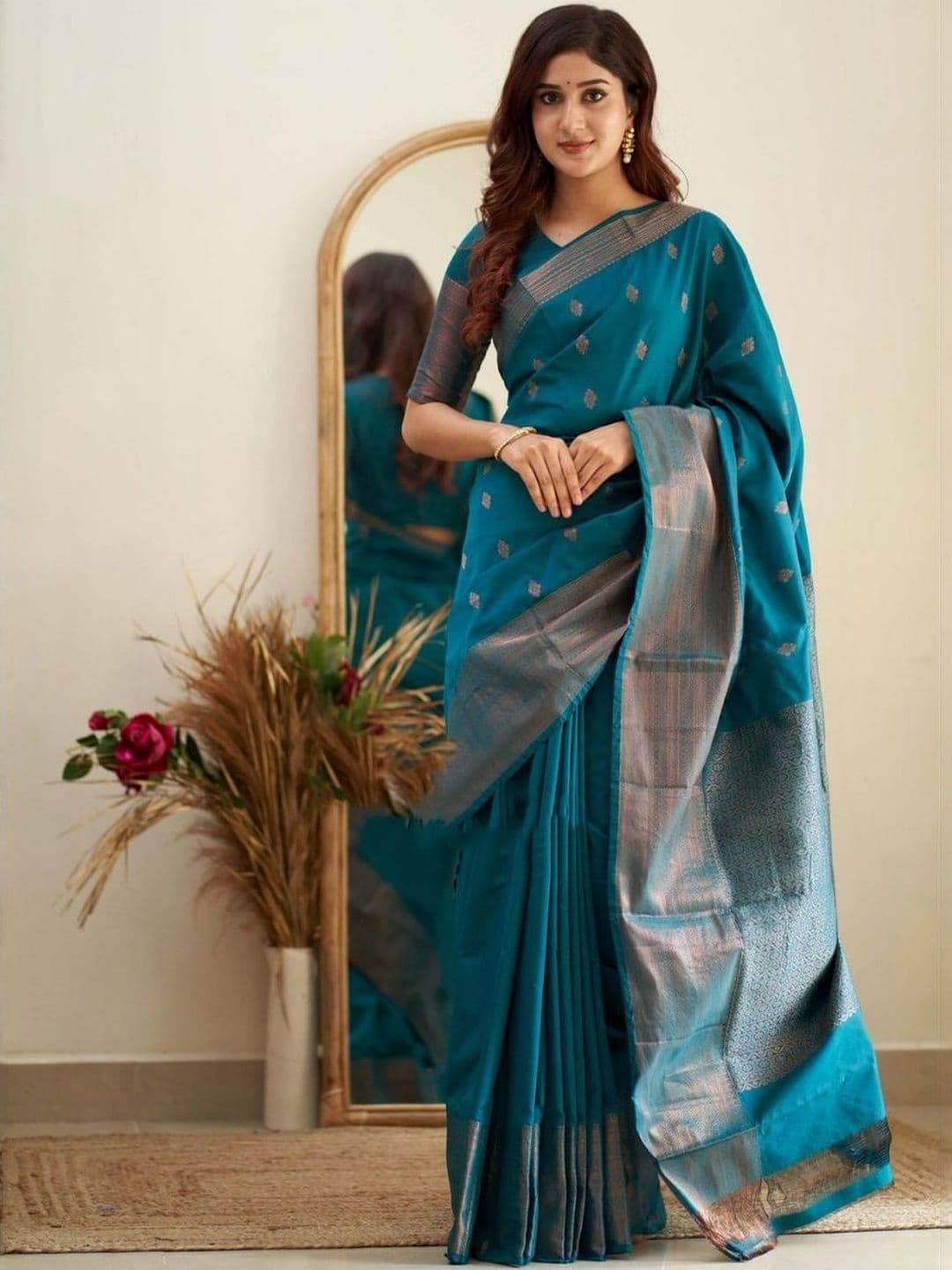 AVANTIKA FASHION Woven Design Zari Kanjeevaram Saree - view 1