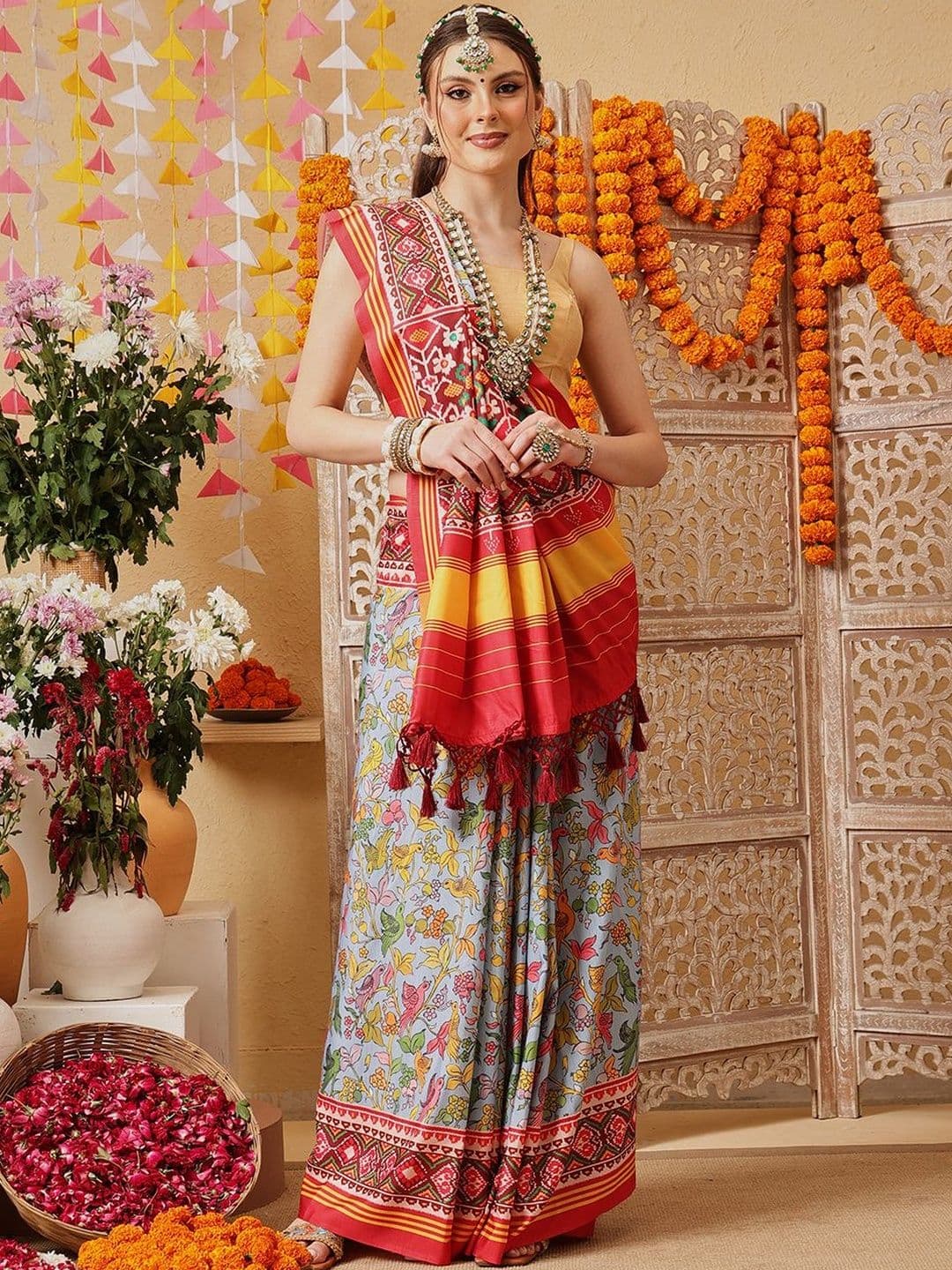 Silk Land Ethnic Motifs Patola Saree With Blouse Piece - view 1