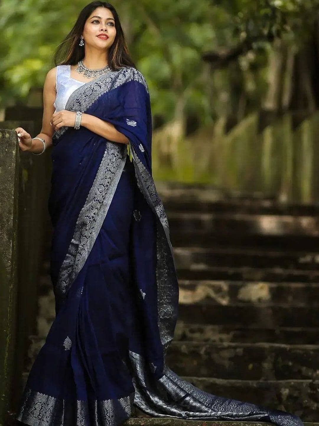AVANTIKA FASHION Ethnic Motifs Woven Design Zari Kanjeevaram Saree - view 1