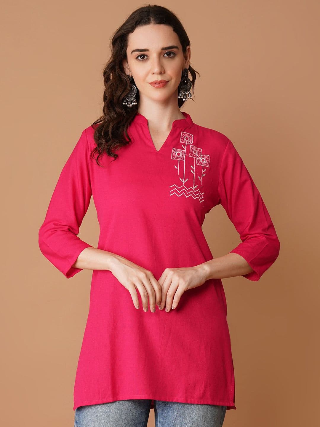 Ruvii Women Mandarin Collar Embroidered Thread Work Kurta - view 1