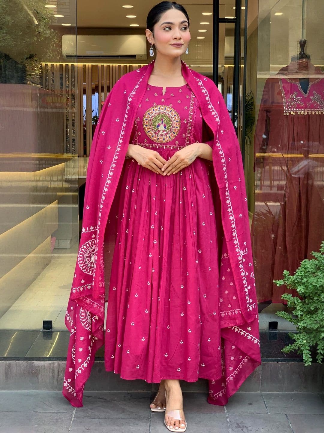 GEN Z TRENDS Women Embroidered Regular Thread Work Kurta & Trouser With Dupatta - view 1