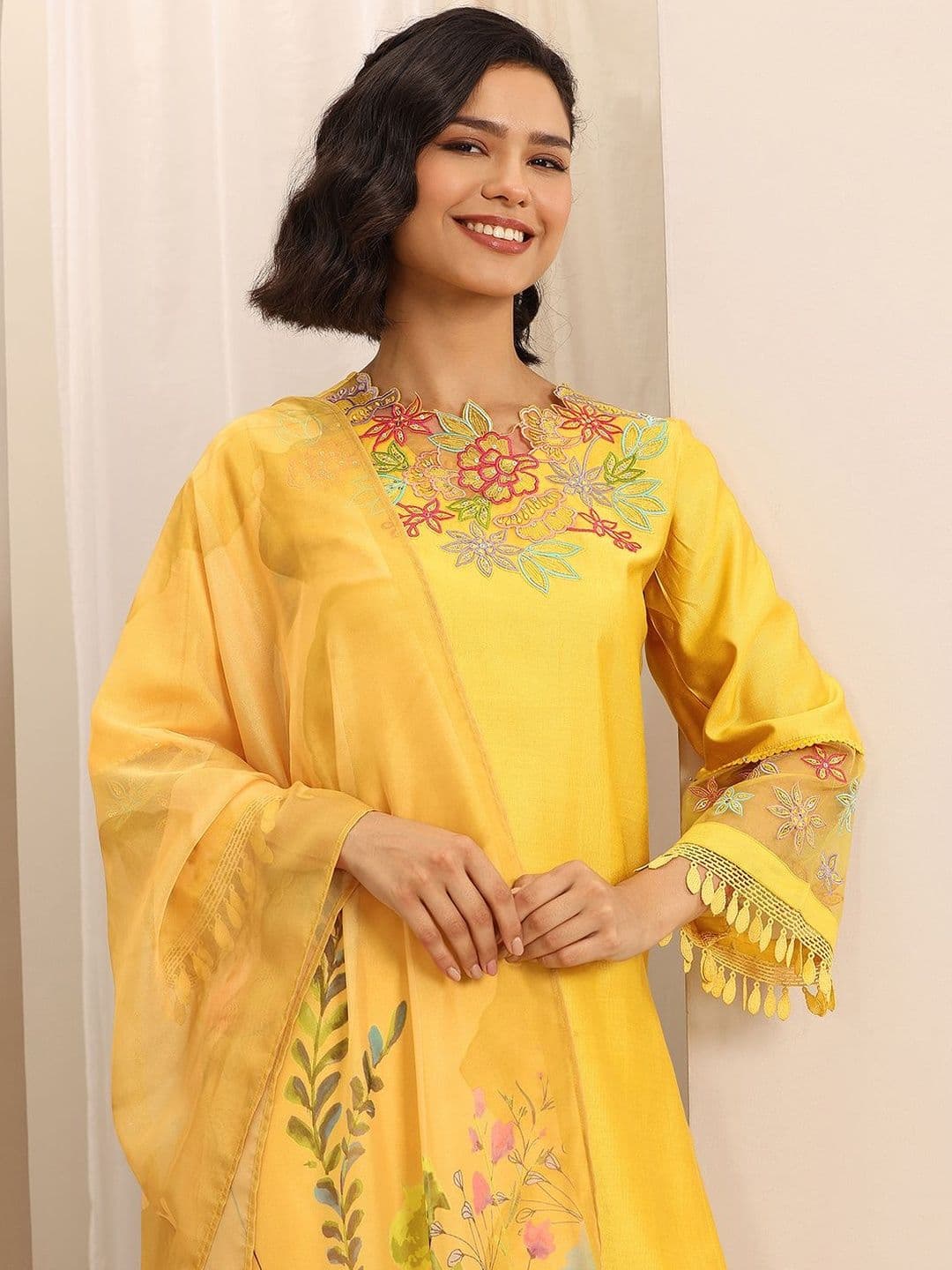 Libas Floral Embroidered Regular Thread Work V-Neck Kurta With Trousers & Dupatta - view 1