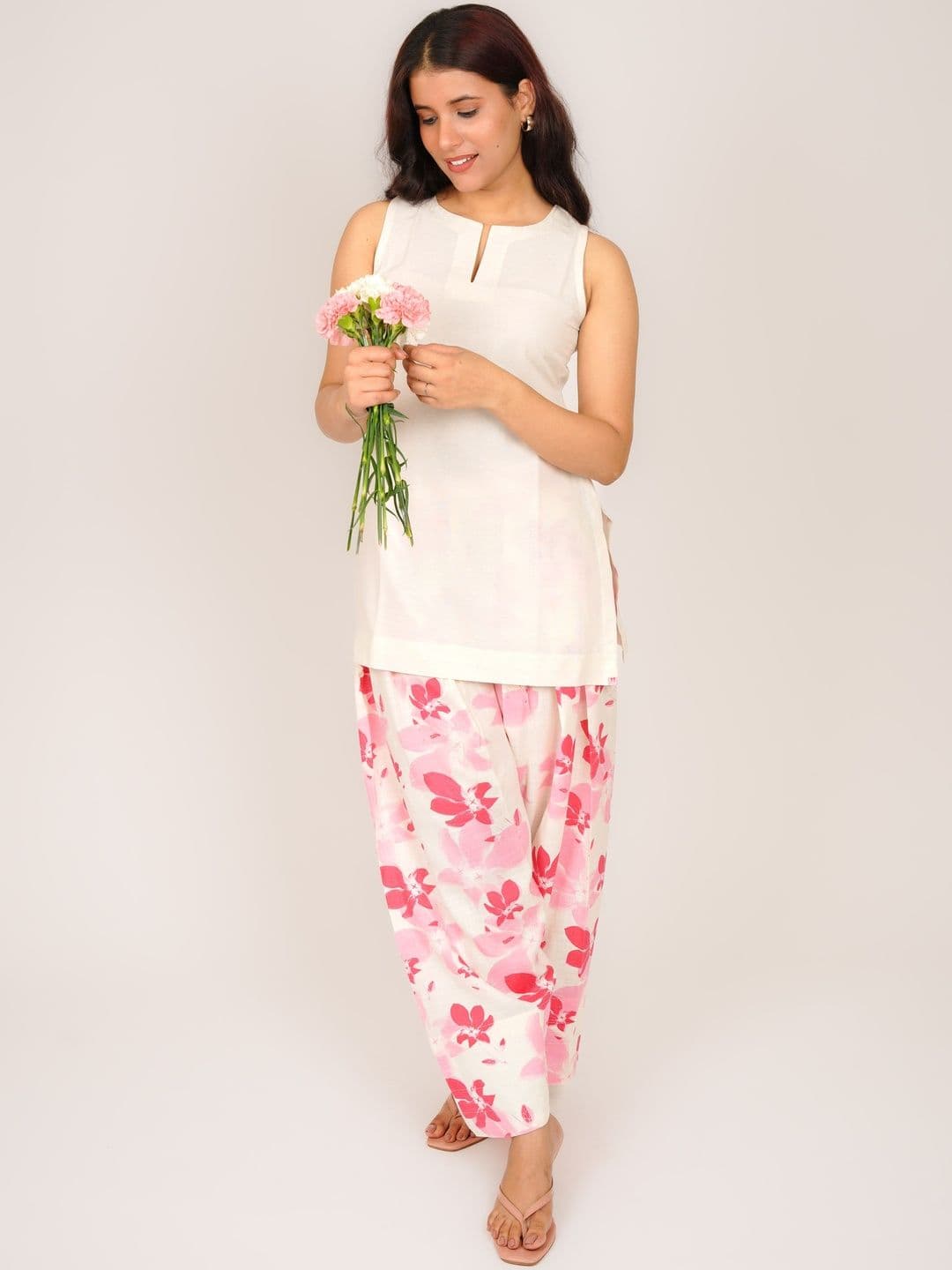 MONOMEE Notch Neck Pure Cotton Straight Kurta With Farshi Salwar - view 1