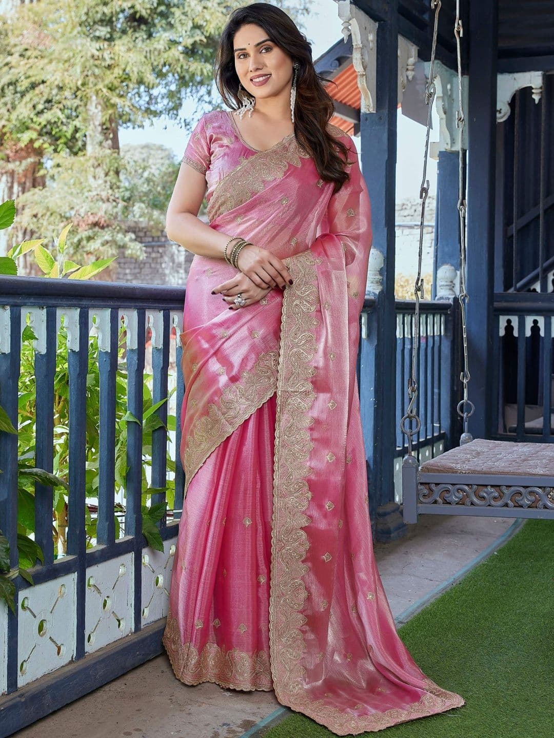 HEHERE&NOW Ethnic Motifs Embroidered Organza Saree With Blouse - view 1
