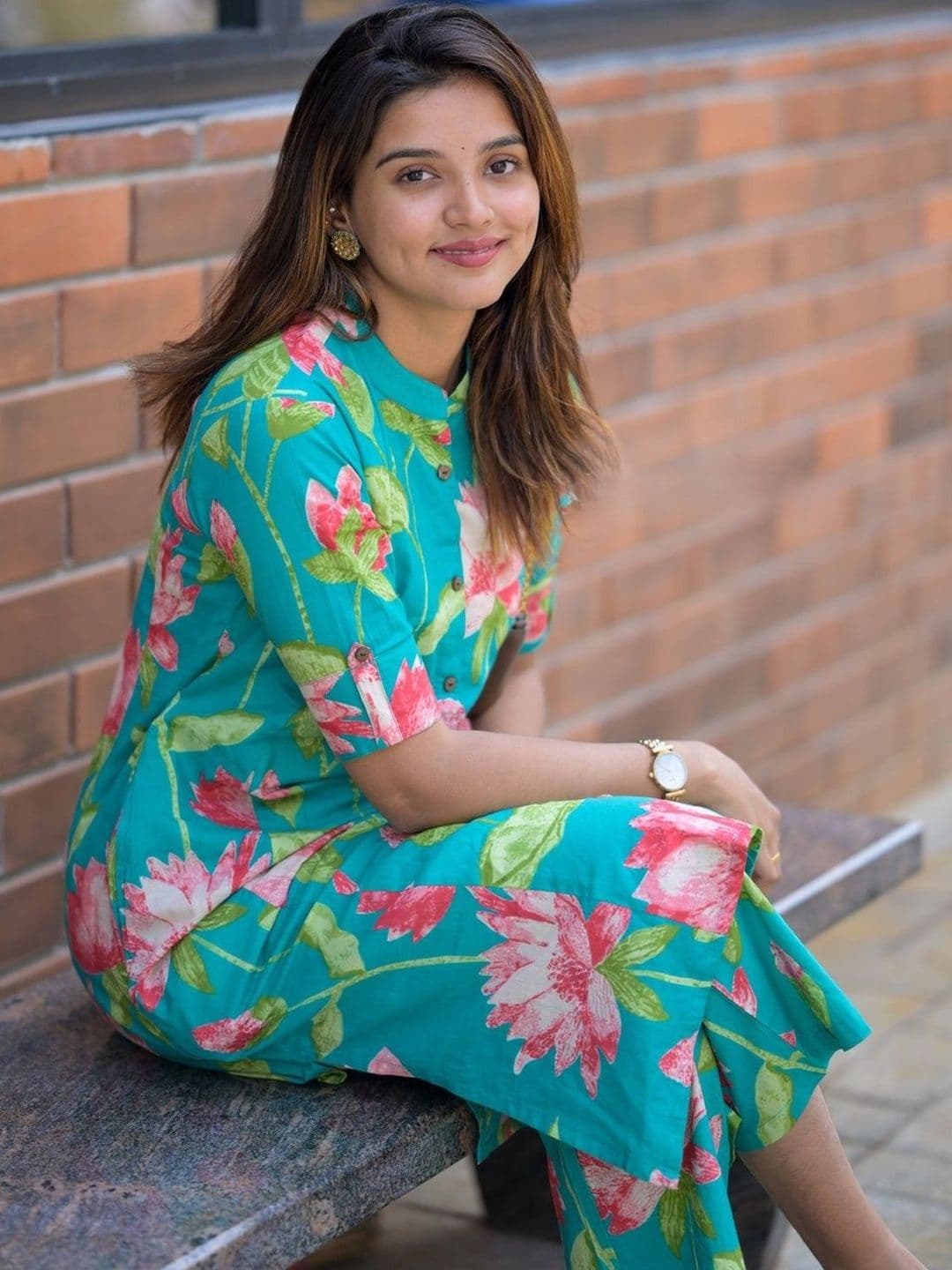 Vishishtah Women Floral Printed Regular Kurta With Trousers Kurta Sets - view 1