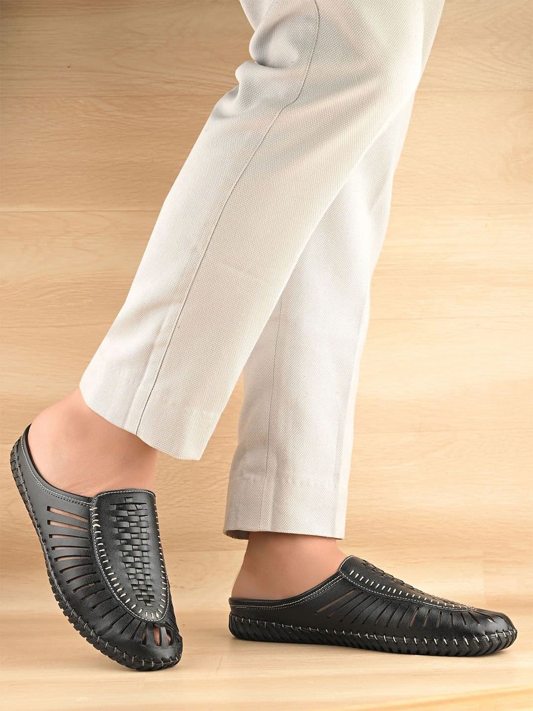 knoos Men Slip-On Shoe-Style Sandals - view 1